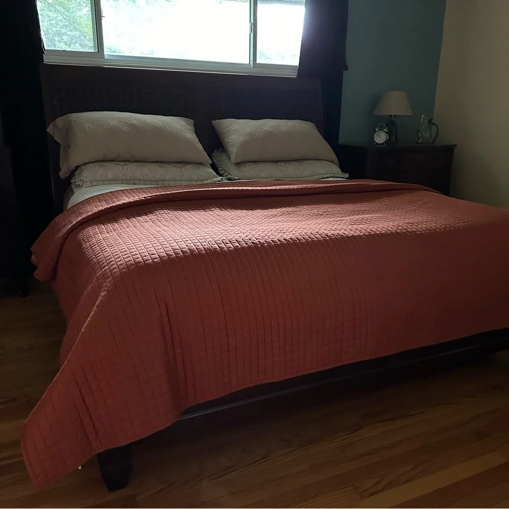 CRATE & BARREL copper plaza coverlet light cotton quilt